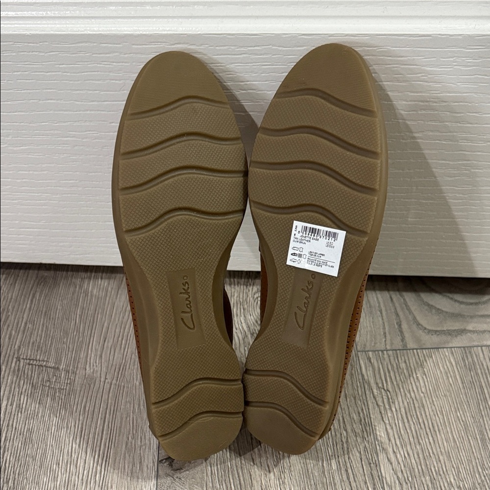 CLARKS Jenette Ease Perforated Ballet Flats in Brown Leather Size 8.5 NEW - Picture 8 of 9